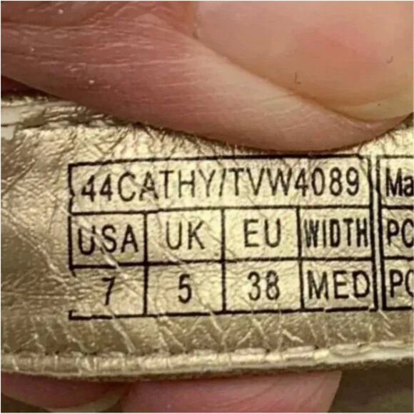 Vionic by Orthaheel Cathy Triple Strap Gold Metallic Sandals Size 7 - Picture 8 of 8